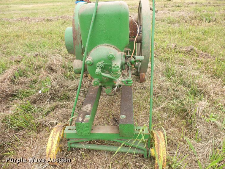 image for item EV9114 John Deere hit and miss engine