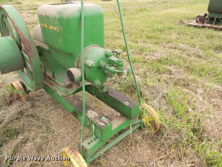 image for item EV9114 John Deere hit and miss engine