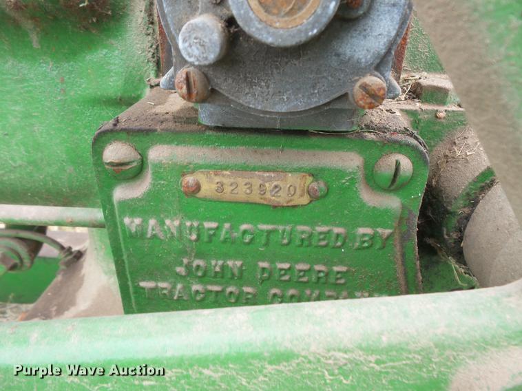 image for item EV9114 John Deere hit and miss engine