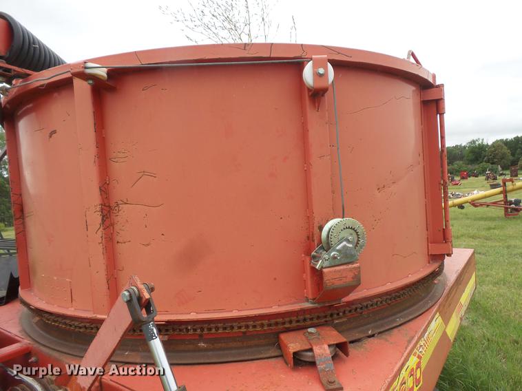 image for item EV9133 Agri-Chopper 5600 bale processor/tub grinder