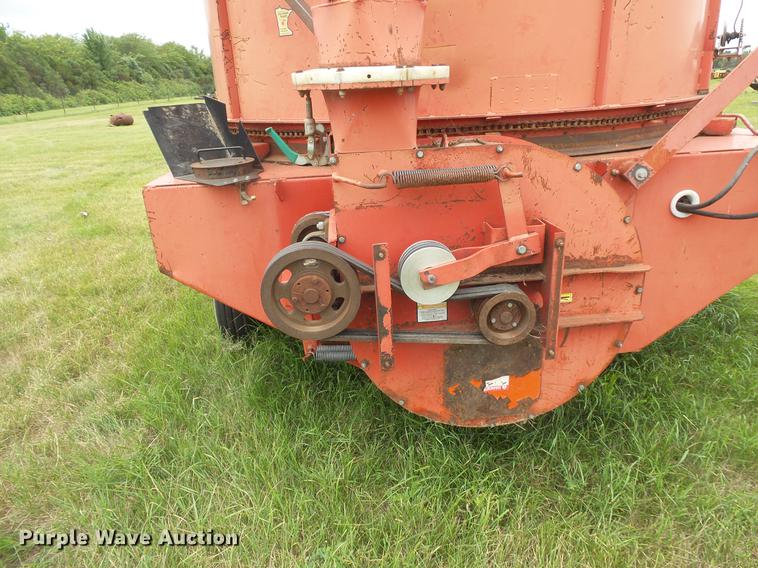 image for item EV9133 Agri-Chopper 5600 bale processor/tub grinder