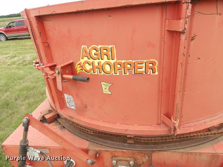 image for item EV9133 Agri-Chopper 5600 bale processor/tub grinder