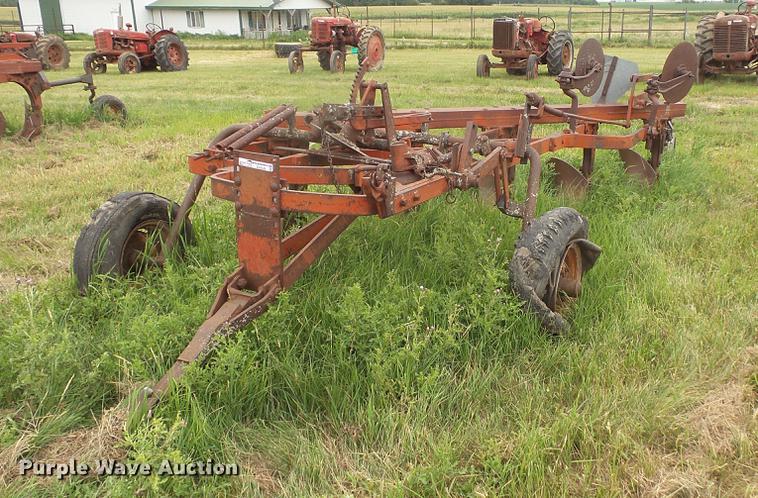 image for item EV9145 International 70 five bottom plow