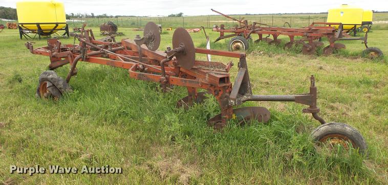 image for item EV9145 International 70 five bottom plow
