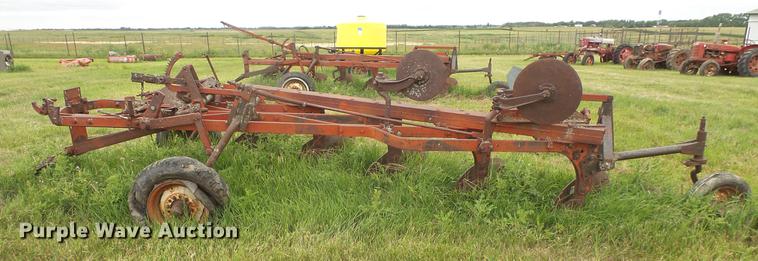 image for item EV9145 International 70 five bottom plow