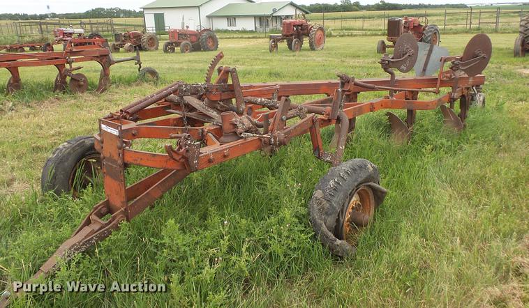 image for item EV9145 International 70 five bottom plow
