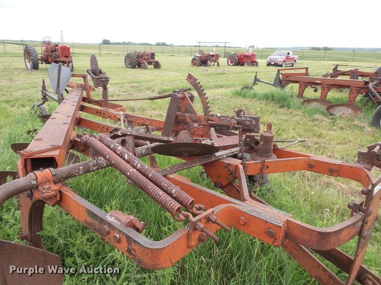 image for item EV9145 International 70 five bottom plow