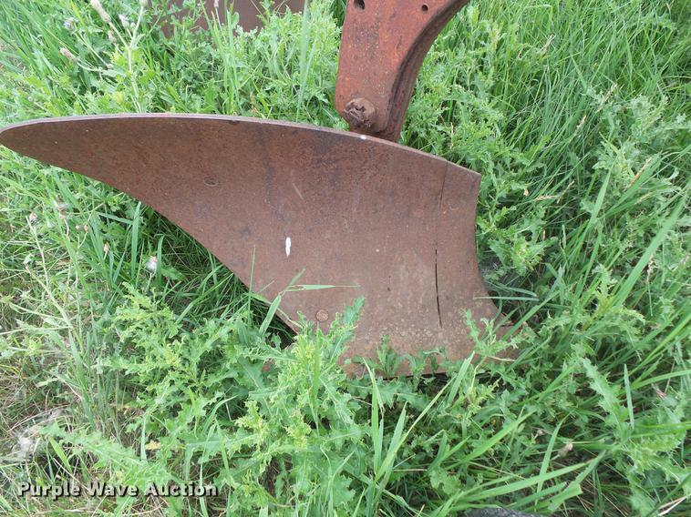 image for item EV9145 International 70 five bottom plow