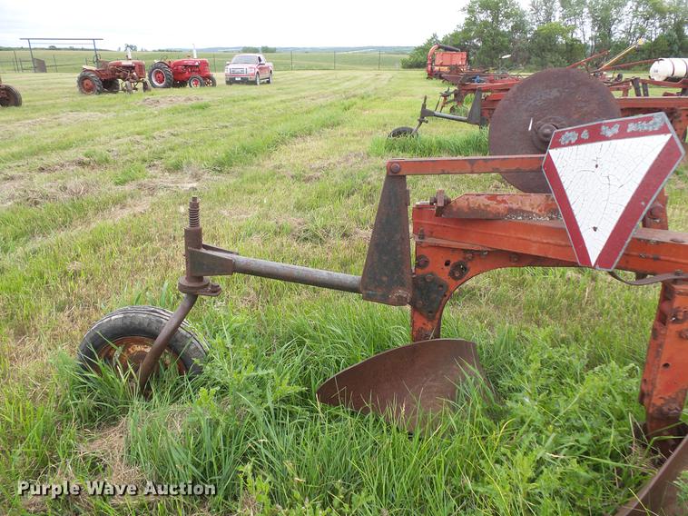 image for item EV9145 International 70 five bottom plow