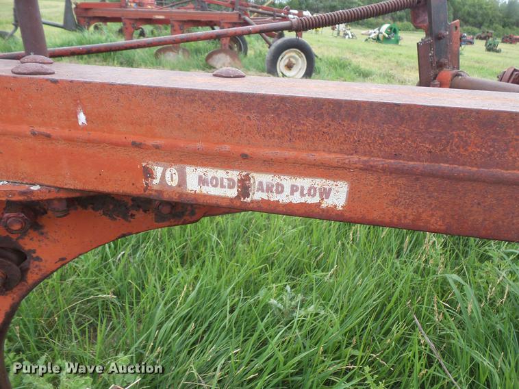 image for item EV9145 International 70 five bottom plow