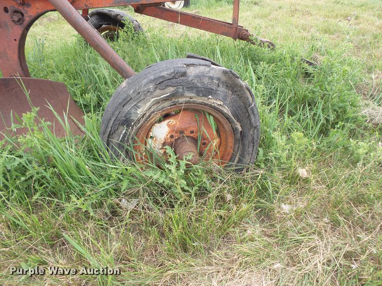 image for item EV9145 International 70 five bottom plow