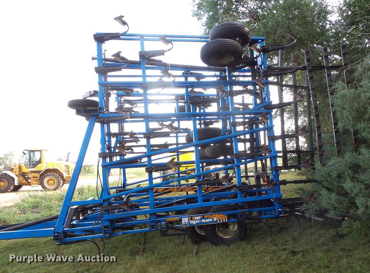 image for item EV9186 DMI Tigermate II field cultivator