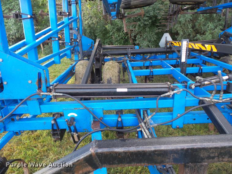image for item EV9186 DMI Tigermate II field cultivator