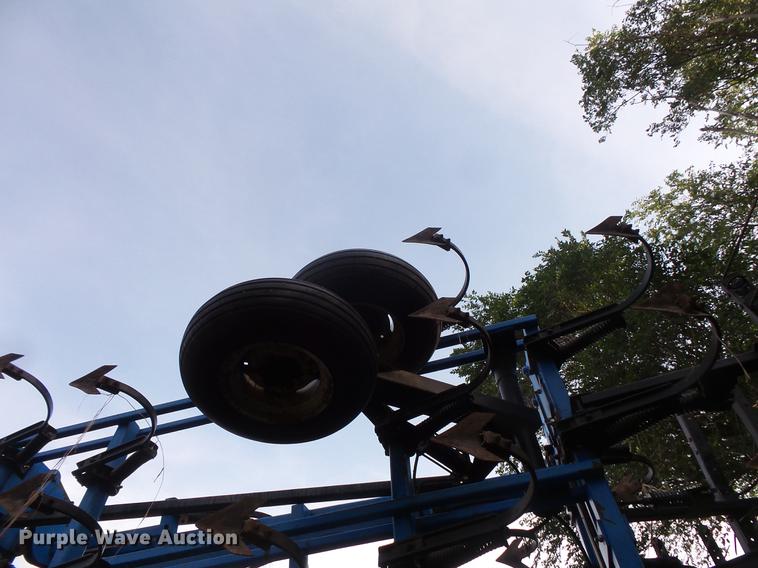 image for item EV9186 DMI Tigermate II field cultivator