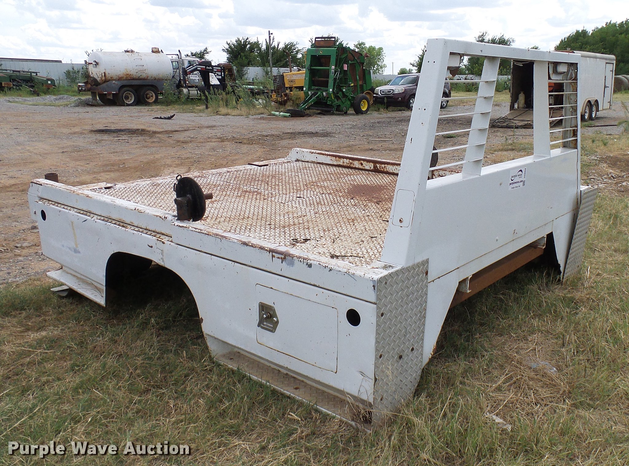 Hydraulic bale bed in Bray, OK Item DD8359 sold Purple Wave
