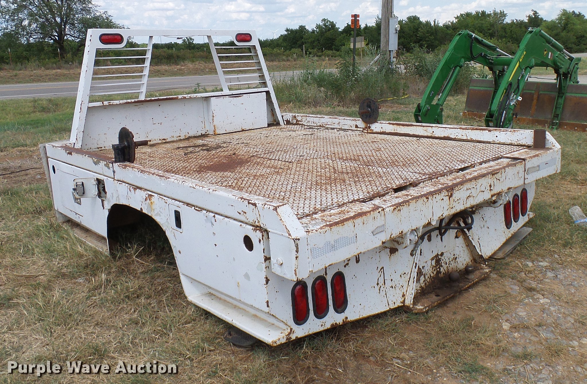 Hydraulic bale bed in Bray, OK Item DD8359 sold Purple Wave