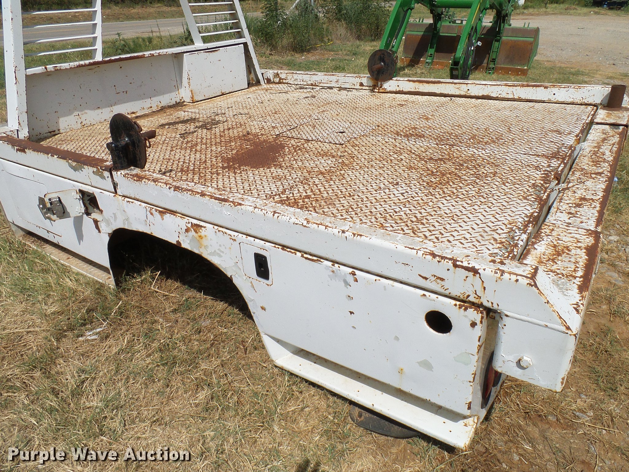 Hydraulic bale bed in Bray, OK Item DD8359 sold Purple Wave
