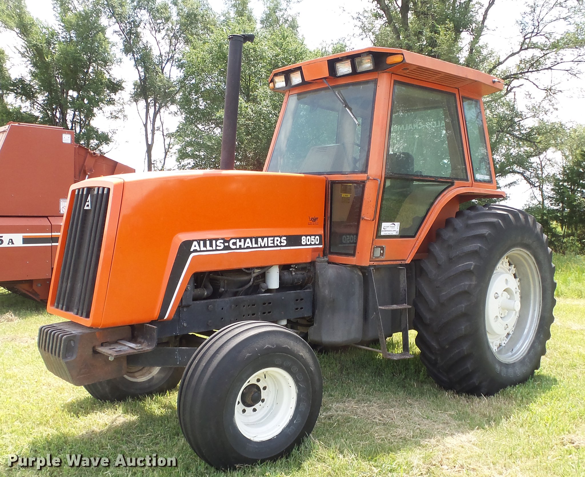 Allis Chalmers 8050 tractor in Burrton, KS Item DF4307 sold Purple Wave