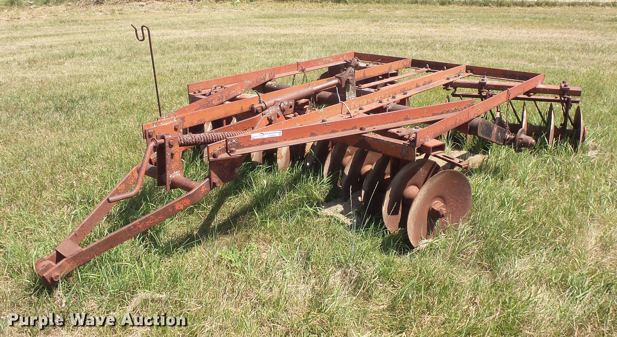 International disk in Veblen, SD Item EV9059 sold Purple Wave