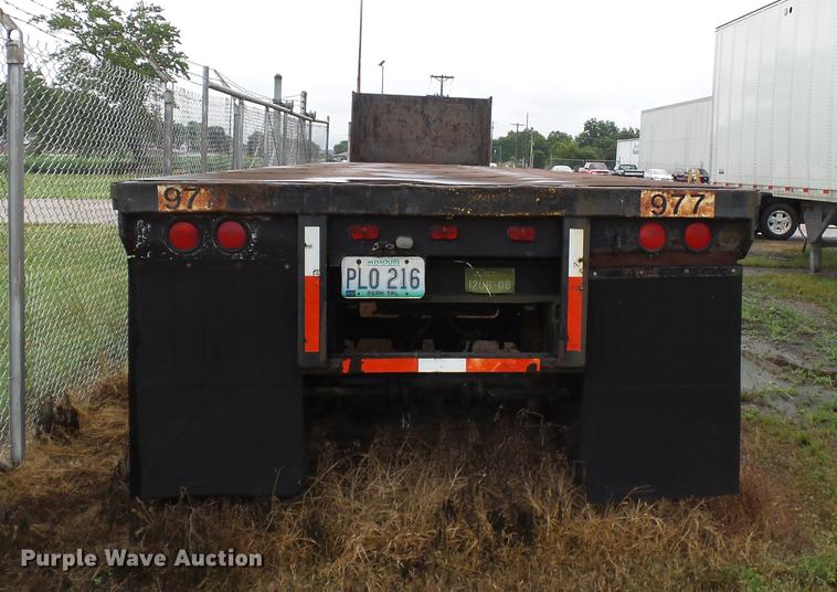 image for item DB7061 1977 Dorsey flatbed trailer