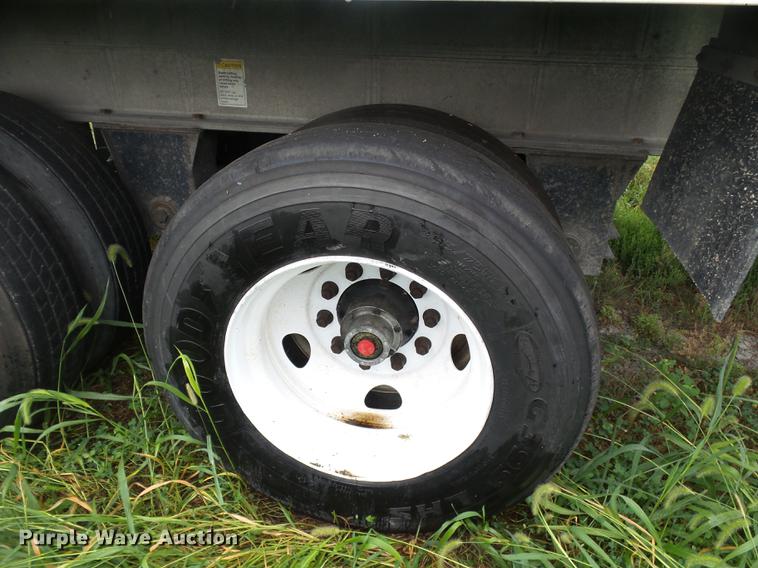 image for item DB7062 2005 East Gennis end dump trailer