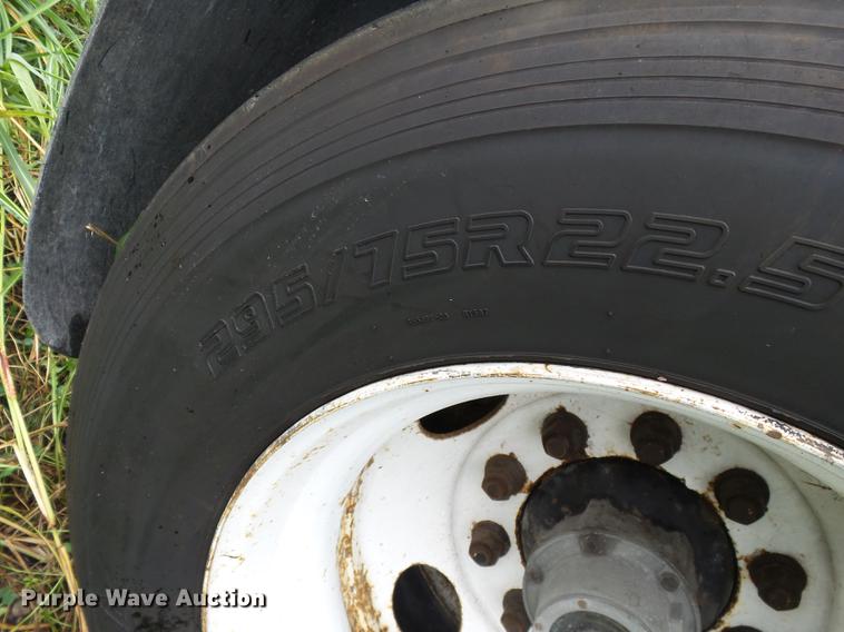 image for item DB7062 2005 East Gennis end dump trailer