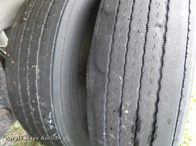 image for item DB7062 2005 East Gennis end dump trailer