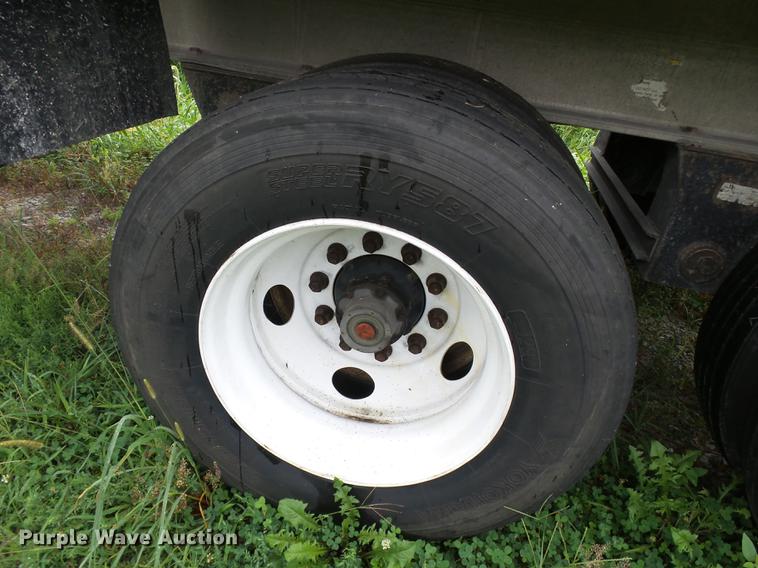 image for item DB7062 2005 East Gennis end dump trailer