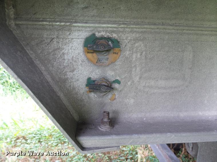 image for item DB7062 2005 East Gennis end dump trailer