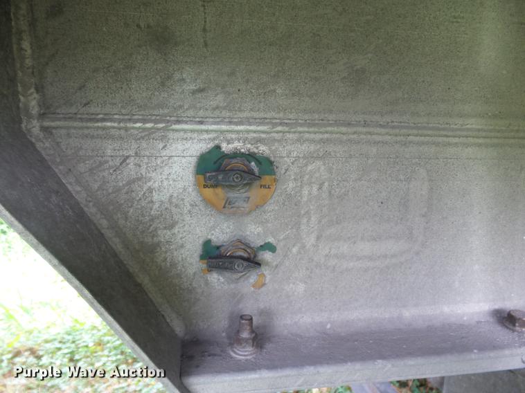 image for item DB7062 2005 East Gennis end dump trailer