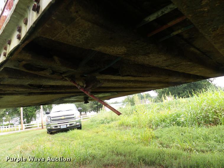 image for item DB7063 1983 Stoughton dry van trailer