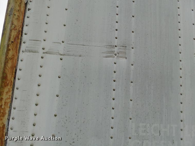 image for item DB7063 1983 Stoughton dry van trailer