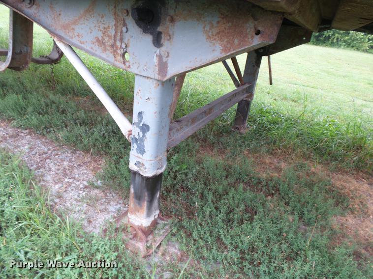 image for item DB7063 1983 Stoughton dry van trailer