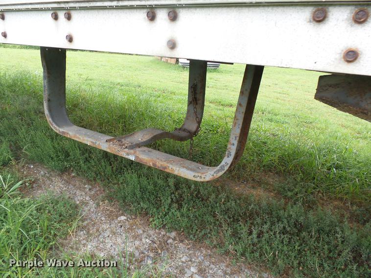 image for item DB7063 1983 Stoughton dry van trailer