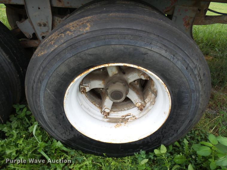 image for item DB7063 1983 Stoughton dry van trailer