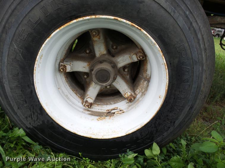 image for item DB7063 1983 Stoughton dry van trailer