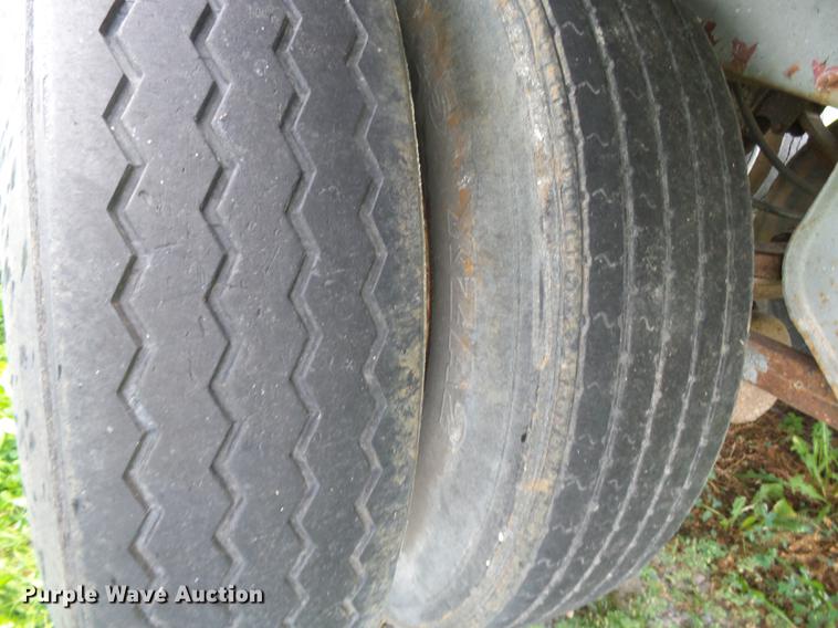 image for item DB7063 1983 Stoughton dry van trailer