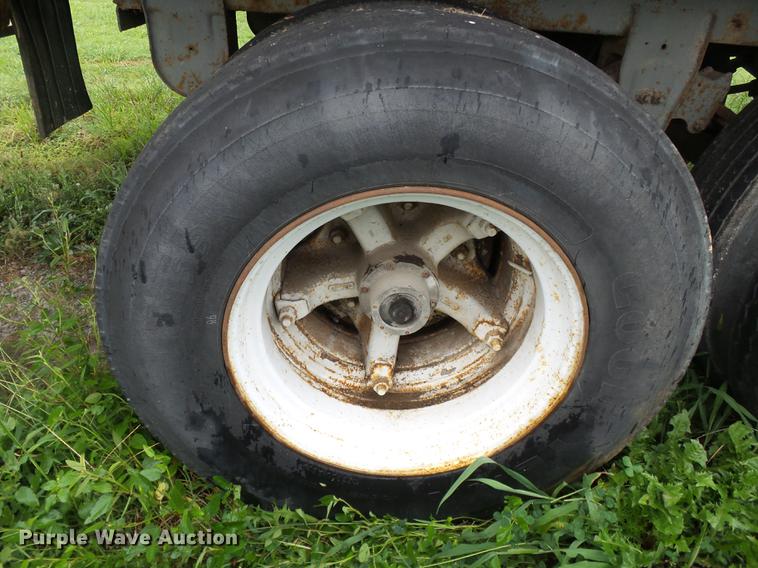 image for item DB7063 1983 Stoughton dry van trailer