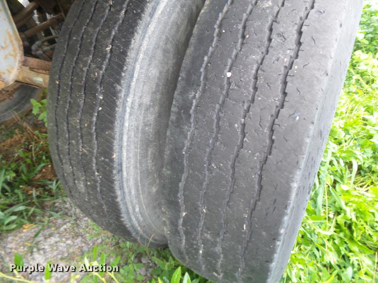 image for item DB7063 1983 Stoughton dry van trailer