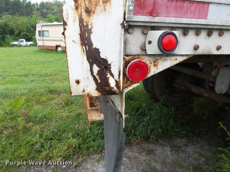 image for item DB7063 1983 Stoughton dry van trailer