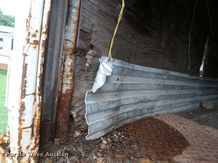 image for item DB7063 1983 Stoughton dry van trailer