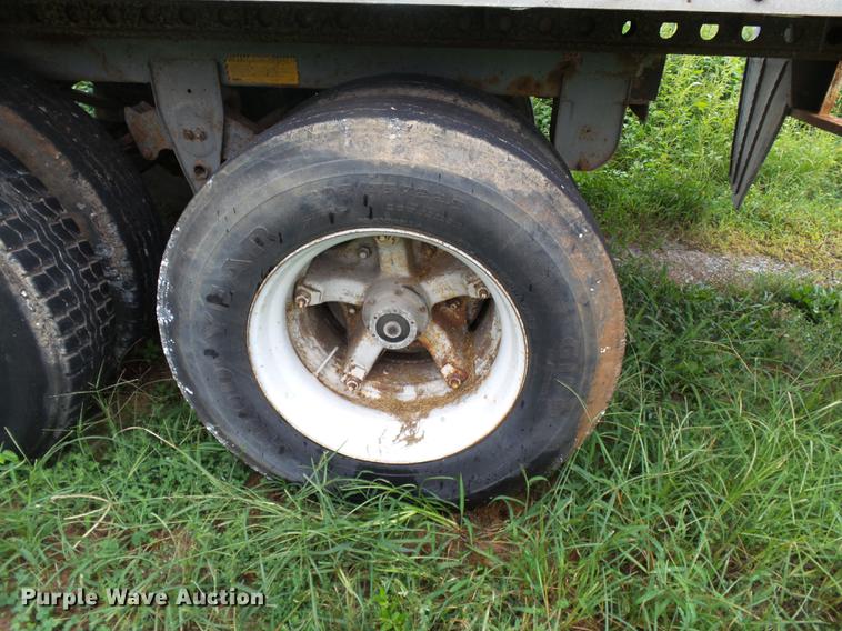 image for item DB7063 1983 Stoughton dry van trailer