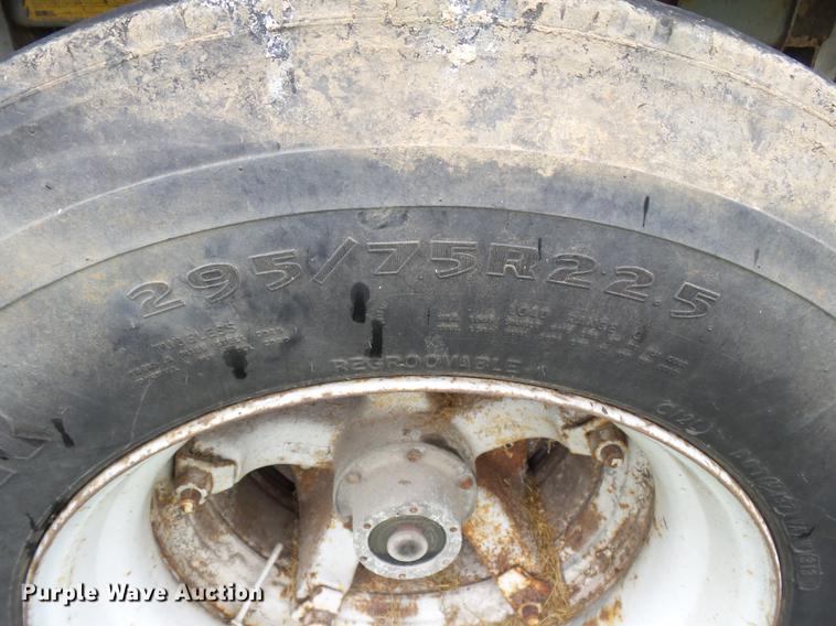 image for item DB7063 1983 Stoughton dry van trailer