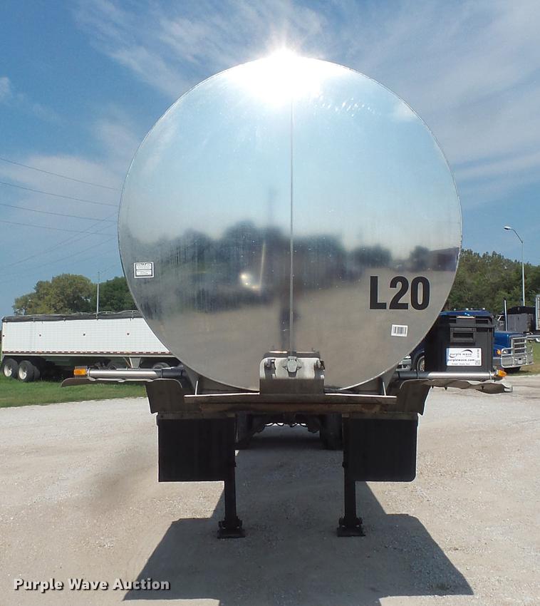 image for item DC4700 2006 West-Mark tank trailer