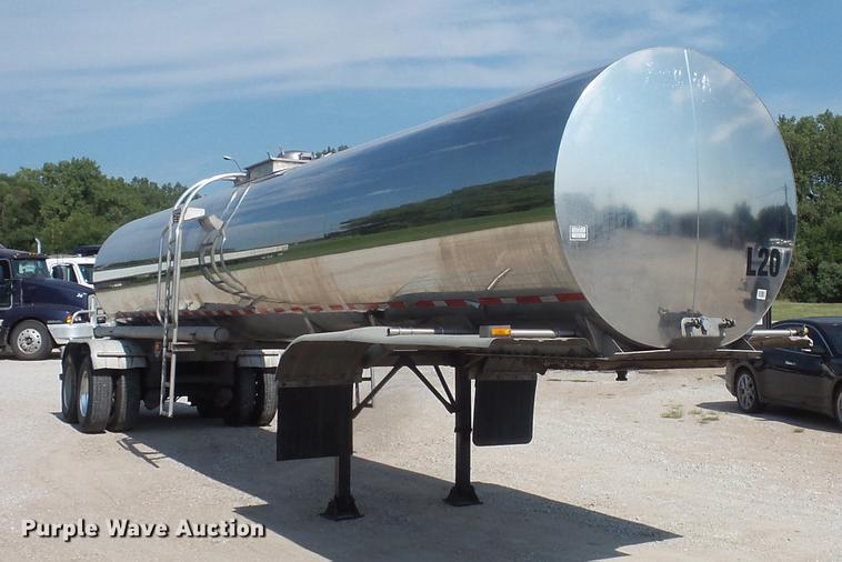 image for item DC4700 2006 West-Mark tank trailer