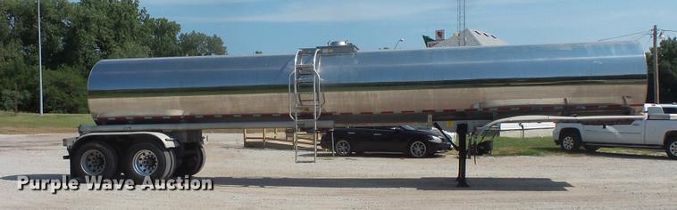 image for item DC4700 2006 West-Mark tank trailer