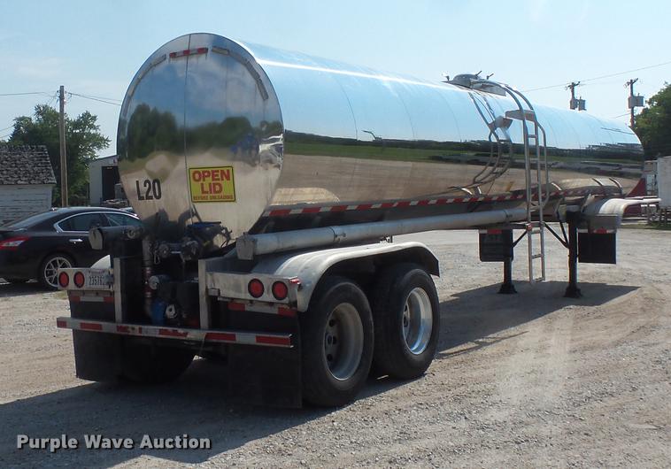 image for item DC4700 2006 West-Mark tank trailer