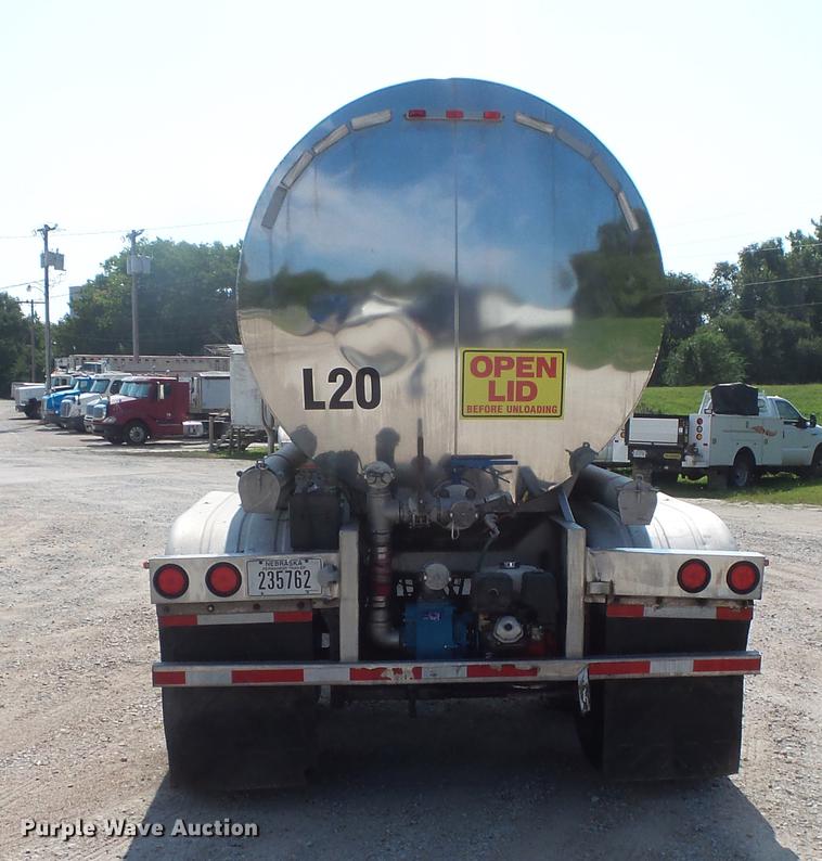 image for item DC4700 2006 West-Mark tank trailer