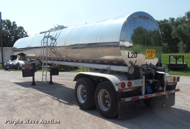 image for item DC4700 2006 West-Mark tank trailer