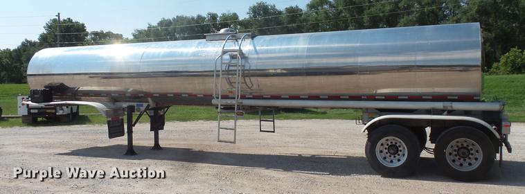 image for item DC4700 2006 West-Mark tank trailer